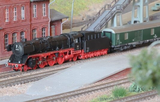Railtest Fleischmann BR 01 in diorama